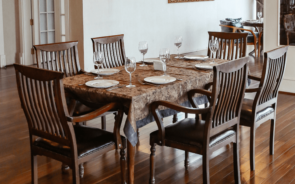 How to Choose the Right Size Dining Table for Your Home